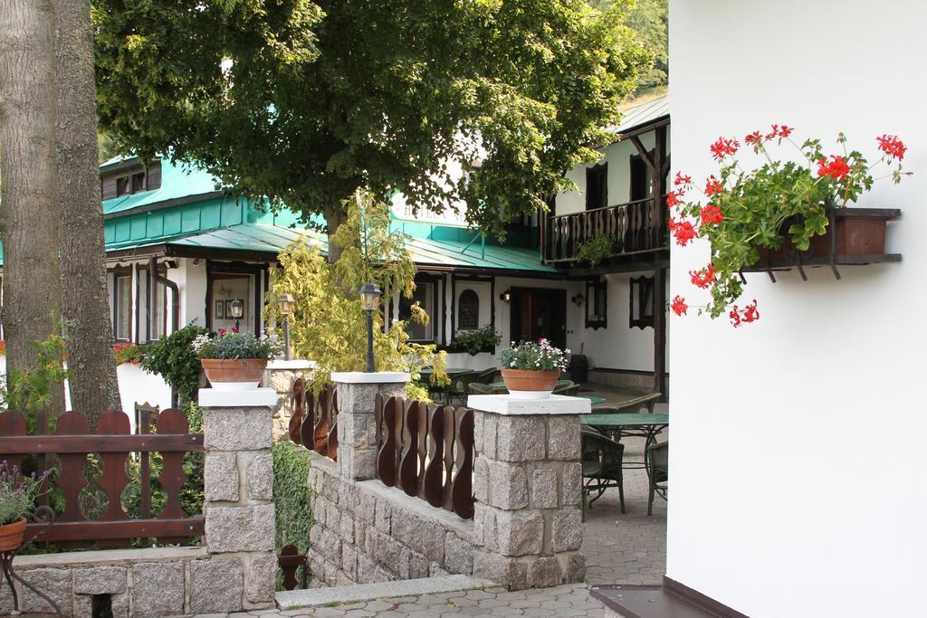 Hotel V Nebi Йозефув Дул Екстер'єр фото